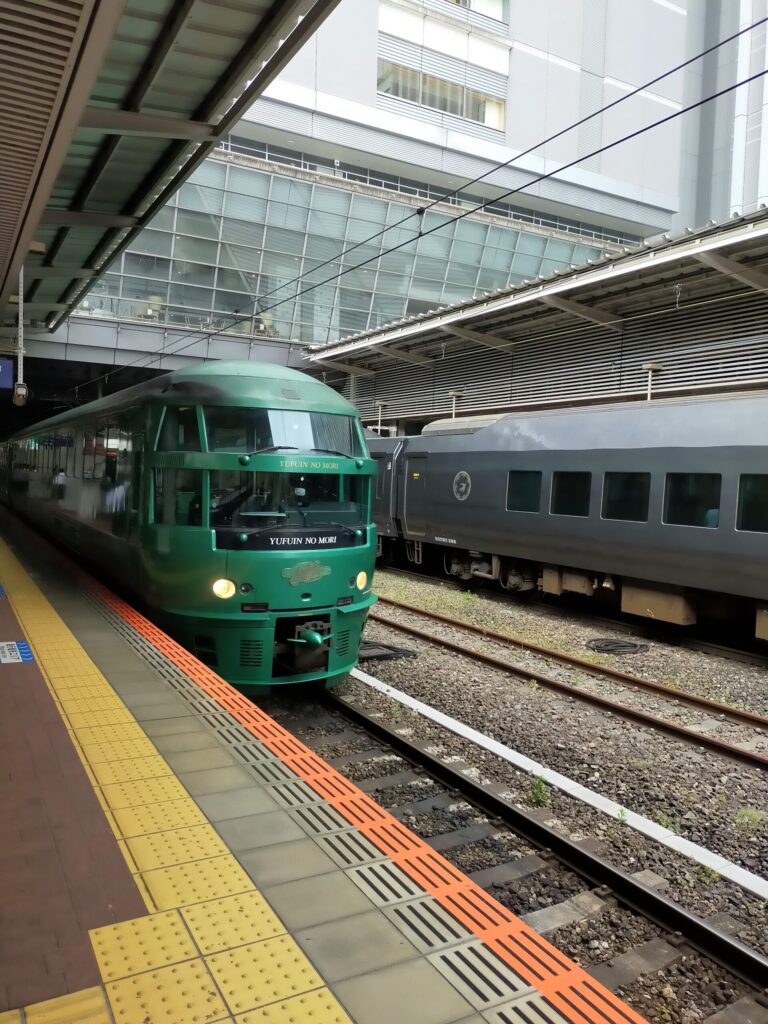 特急列車のゆふいんの森