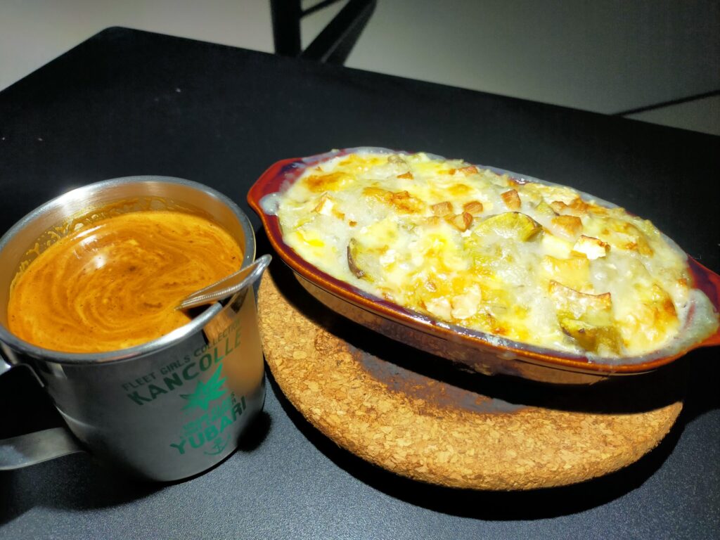 ココナッツフレーバーコーヒーとドリア