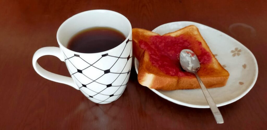 コーヒーと食パン