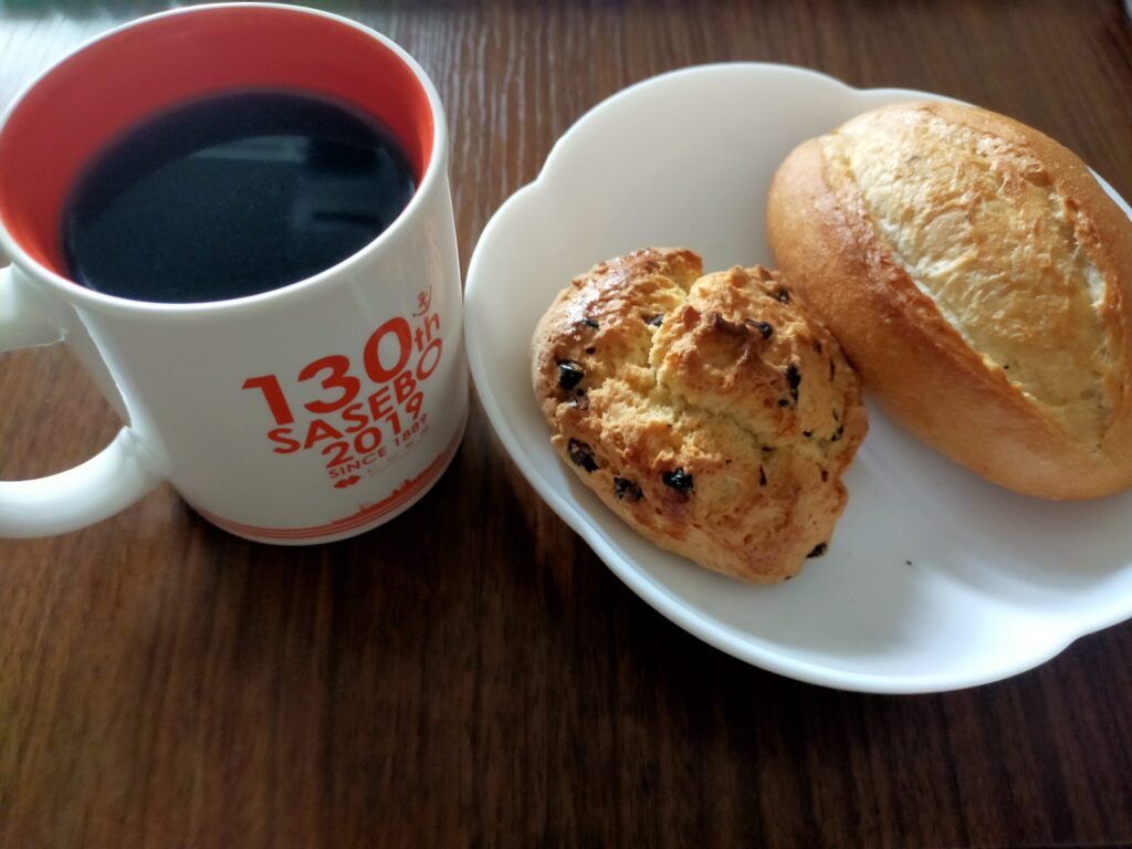 コーヒーとパン