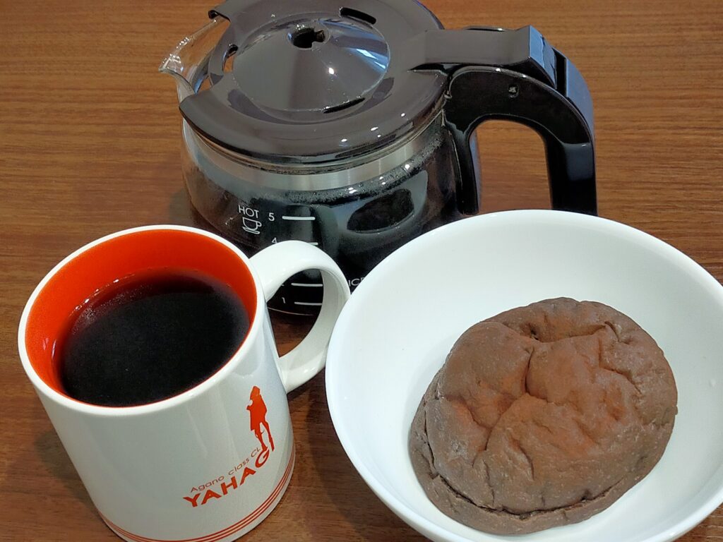 イノダコーヒーろもっちりとした黒いチョコパン